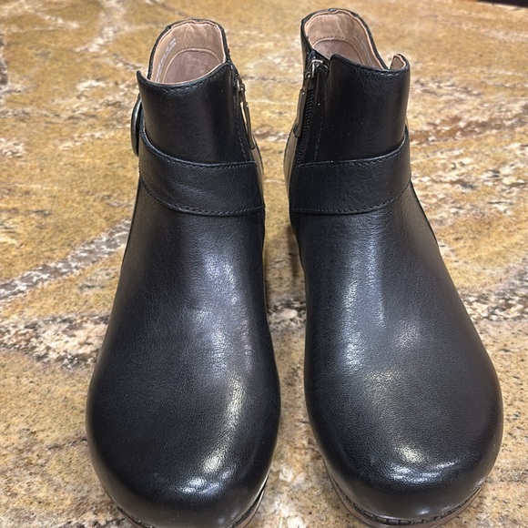 Dansko Brennan heeled side buckled. NWT size 40 - Picture 2 of 8